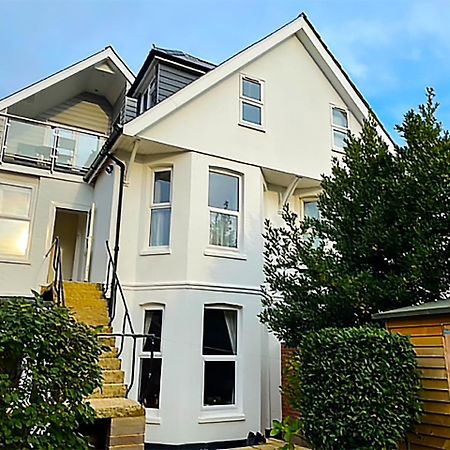 Private Two Bedroom Residence In Southbourne - Private Parking - Off The High Street - Minutes Away From The Beach Bournemouth Exterior foto