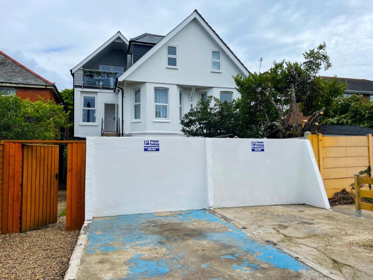 Private Two Bedroom Residence In Southbourne - Private Parking - Off The High Street - Minutes Away From The Beach Bournemouth Exterior foto