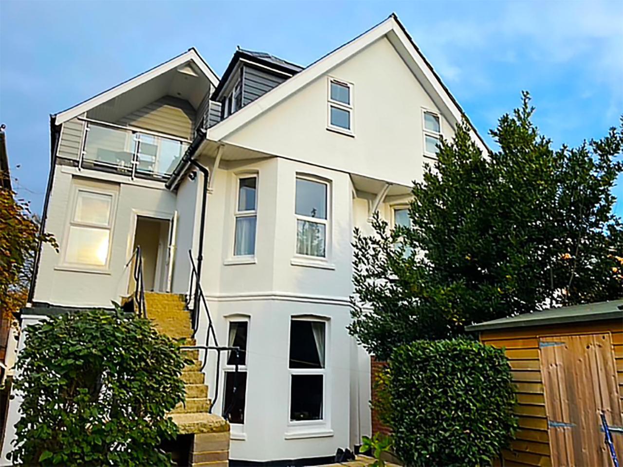 Private Two Bedroom Residence In Southbourne - Private Parking - Off The High Street - Minutes Away From The Beach Bournemouth Exterior foto