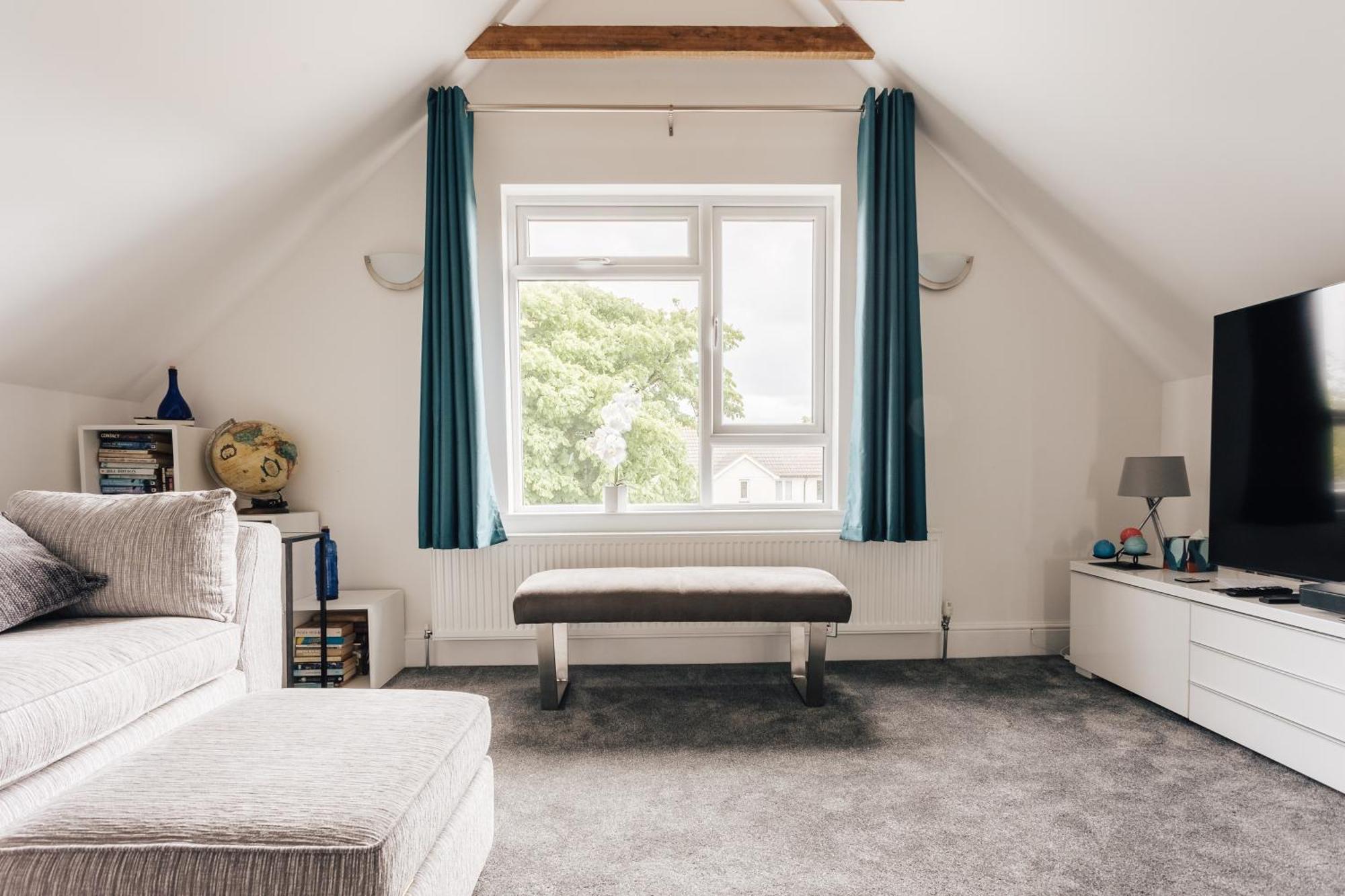 Private Two Bedroom Residence In Southbourne - Private Parking - Off The High Street - Minutes Away From The Beach Bournemouth Exterior foto