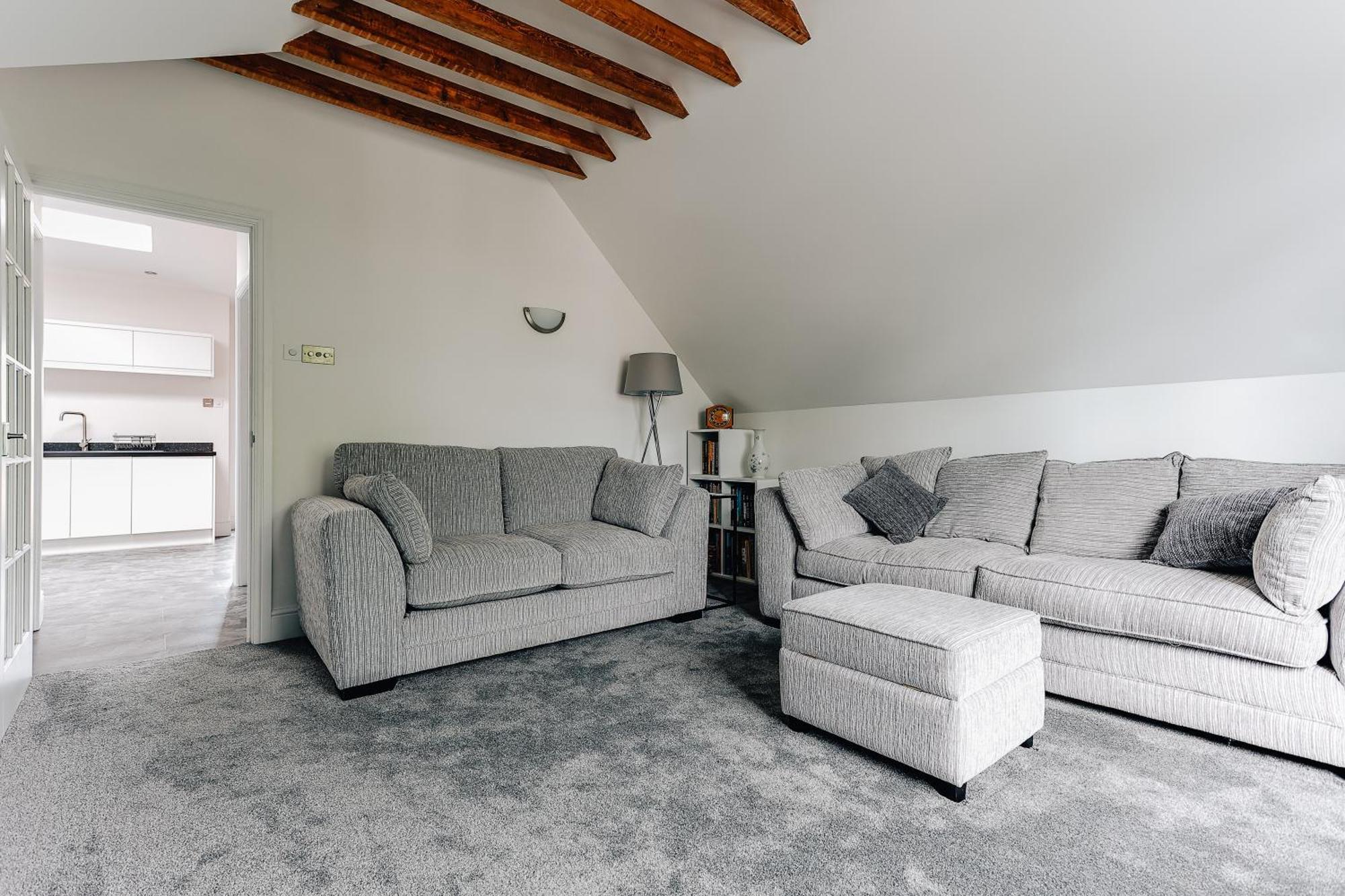 Private Two Bedroom Residence In Southbourne - Private Parking - Off The High Street - Minutes Away From The Beach Bournemouth Exterior foto
